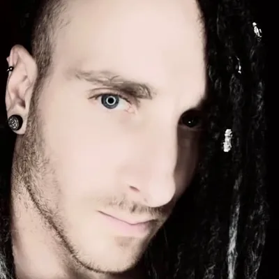 Romeo Nightingale || Tobias Riedel profile