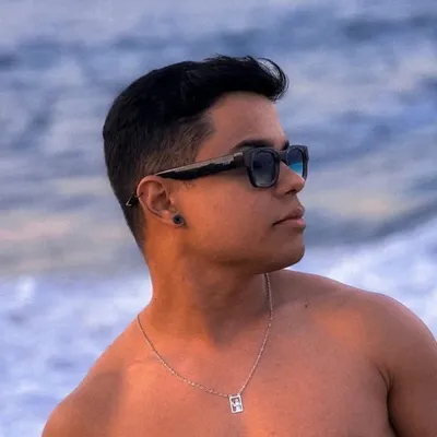 โ o m er0๐ profile