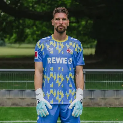 Ron-Robert Zieler profile