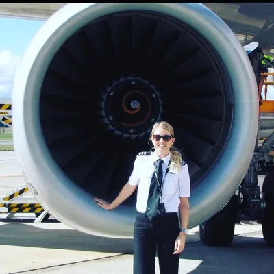 R O S Y ✈ profile