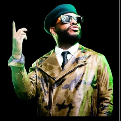 Royce 5’9” profile