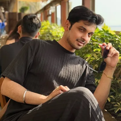 Abhishek Khedekar 🧿 profile