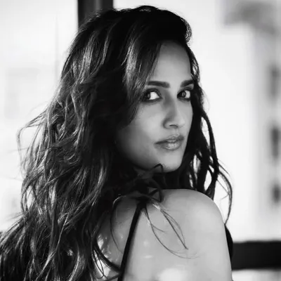 ऋचा इनामदार | Rucha Inamdar profile