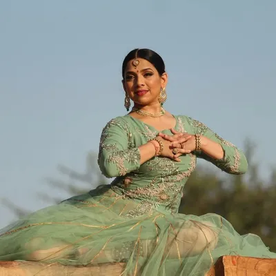 Rujuta Soman profile