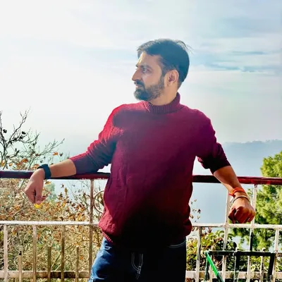Naveen Runwal profile