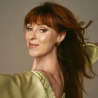 Ruth Connell profile