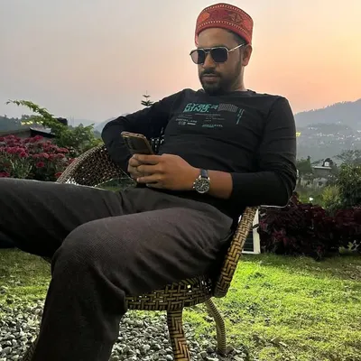 Saket Chauhan profile