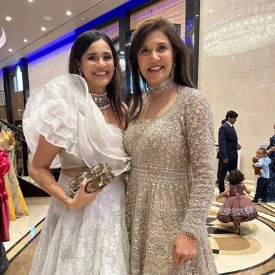 Binali Parul Parikh | Bridal makeup & hair artist/Mentor profile
