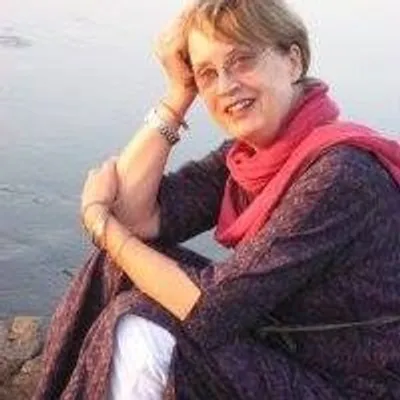 Sally Holkar profile