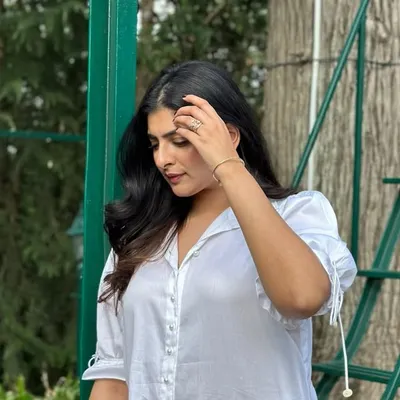 SALONI AGARWAL🦋 profile