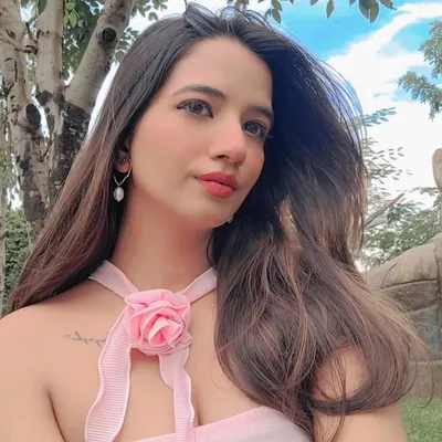 saloni jain profile