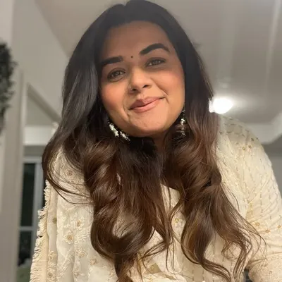 Saloni Desai | LUXURY BRIDAL MAKEUP & HAIR ARTIST profile