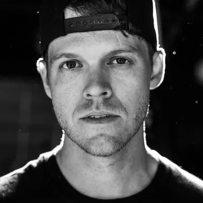 SAM RIGGS profile