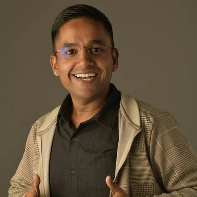 sansCARi sumit profile