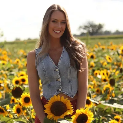 Sarah Beth Lawhorn profile