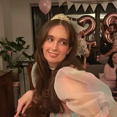 Sarah Weldon profile