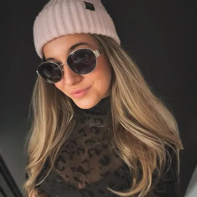 SARAH ☻ profile