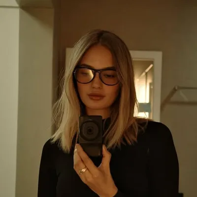 Sarah Lahbati profile