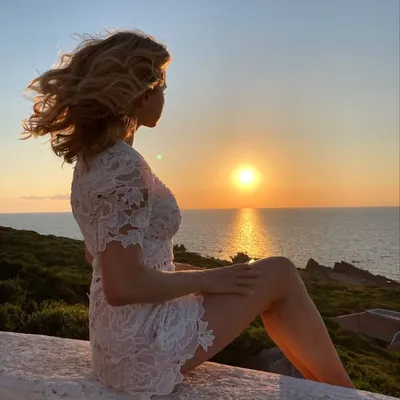 SARAH LATTON OFFICIAL profile