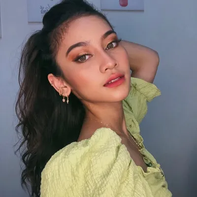 Sarah Tüffahati Mornòv profile