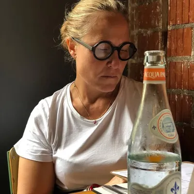 Sarah Stothart profile