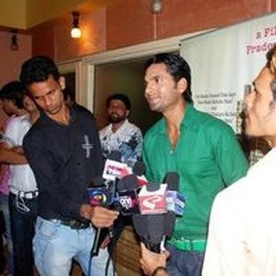 Sareen Khan profile