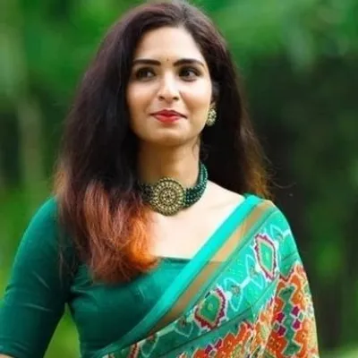 sarees model profile