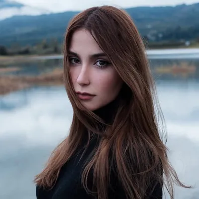 makeup artist an aesthetician میکاپ آرتیست profile