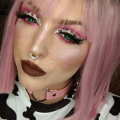 sarkabohmova_makeup profile