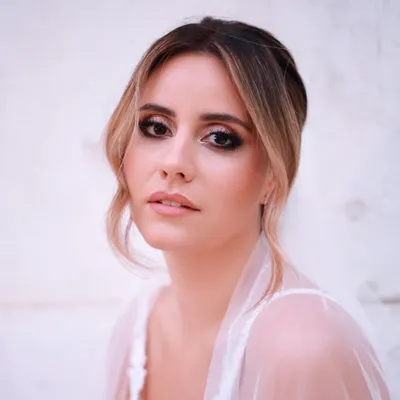 Sara Andrade profile