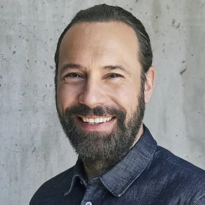 Sascha Breuer | Hairstylist profile