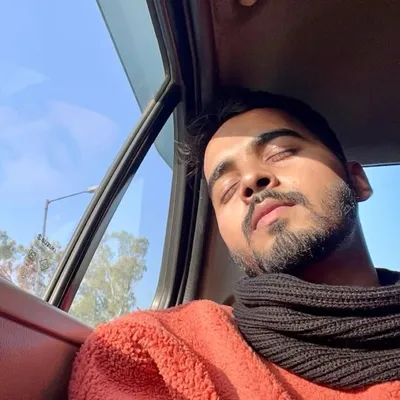 Saurabh 🧣 profile