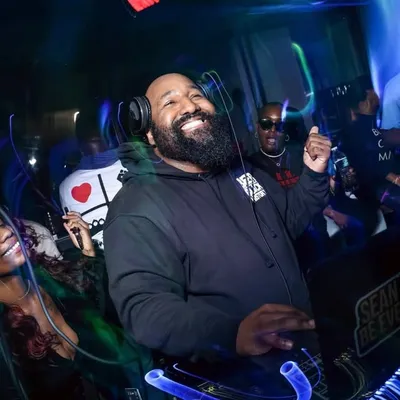 SEAN FALYON - GLOBAL DJ & CULTURAL CURATOR profile
