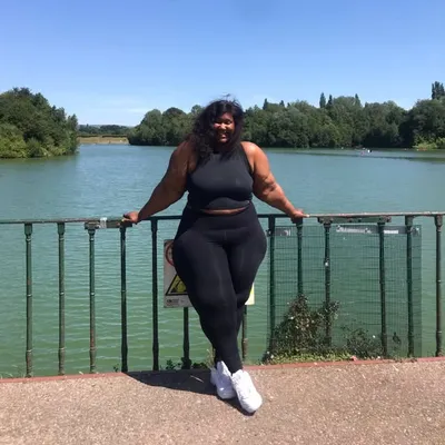 QUEEN OF CURVES profile