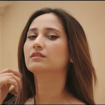 Sehar Gul Khan profile