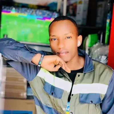Serge iyamuremye️️️️🔵 profile