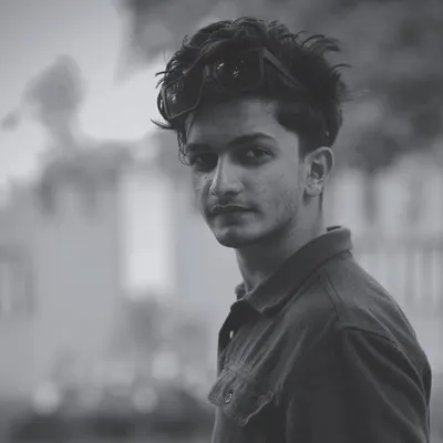 L O P E Z profile