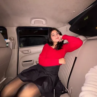 SHALINI THAKUR ✨ profile