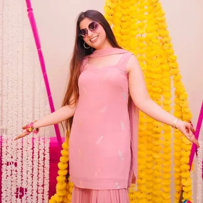 Shaniya/Fashion designer profile