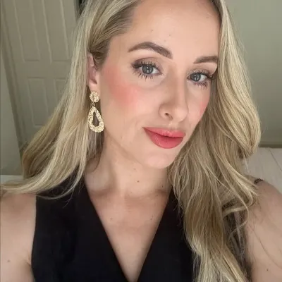 SHARI 🌻 profile