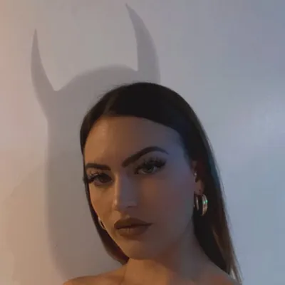 S h e l b y C r u z profile