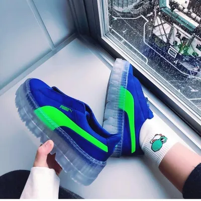 SHERA SNEAKERS profile