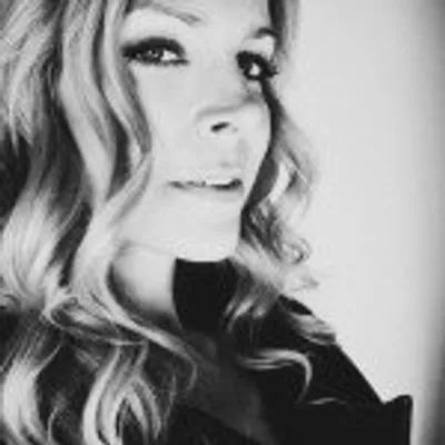 Sheri Moon Zombie profile