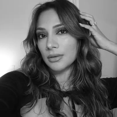 Shey La Torre profile