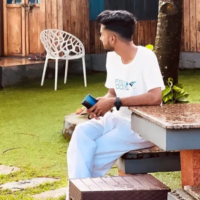 Shinas Khan profile