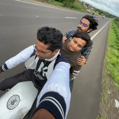 DeVesh Vlogs 🎥 profile