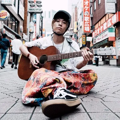 根のシン「右手左手」900万ストリーミング突破 profile