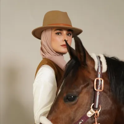 Shireen Sungkar profile