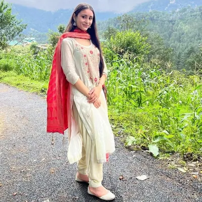 Shona Chauhan profile