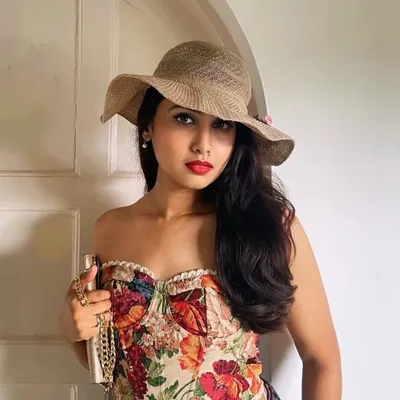 Shreya V Deshpande | Fashion | Lifestyle | Beauty profile